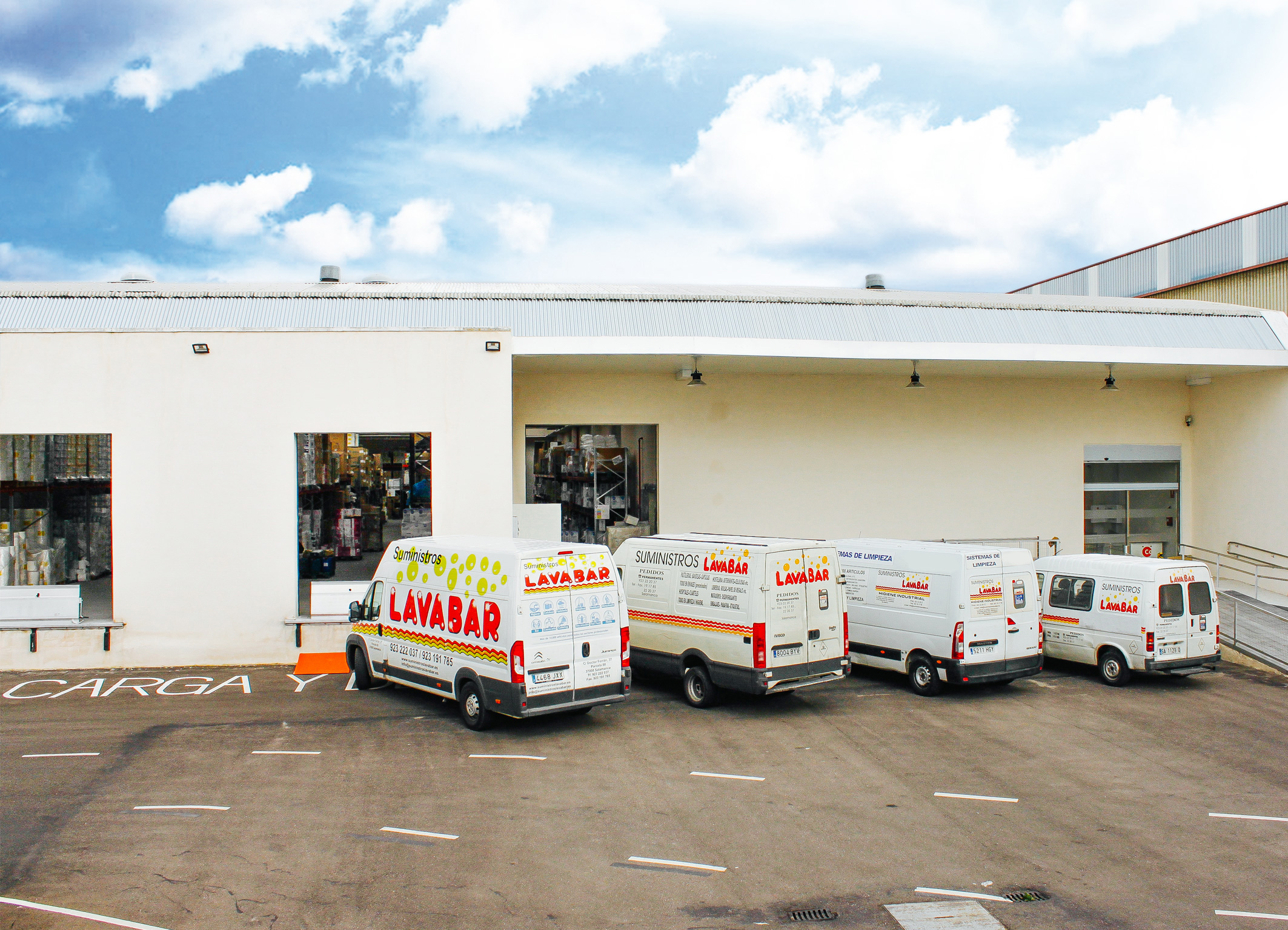 Con nuestra flota de vehículos de reparto, nuestros productos llegan a cualquier rincón